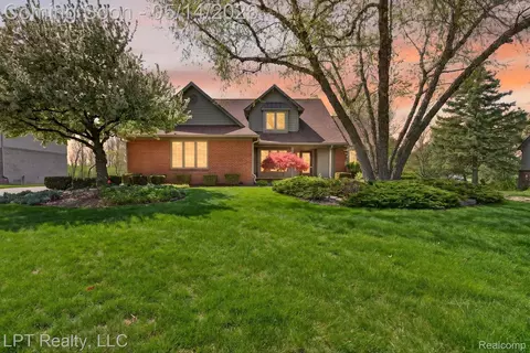 4108 Villager Dr, Orion, MI 48359