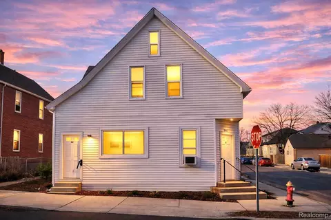 2433 Pulaski St, Hamtramck, MI 48212