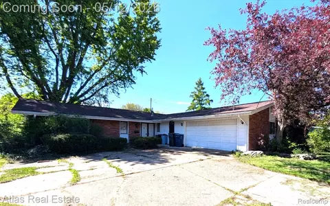 1821 Rockcreek Ln, Flint, MI 48507