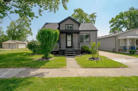 27500 Tighe St, Roseville, MI 48066