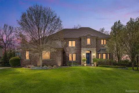 2862 Bay Hill Ct, Oakland, MI 48363