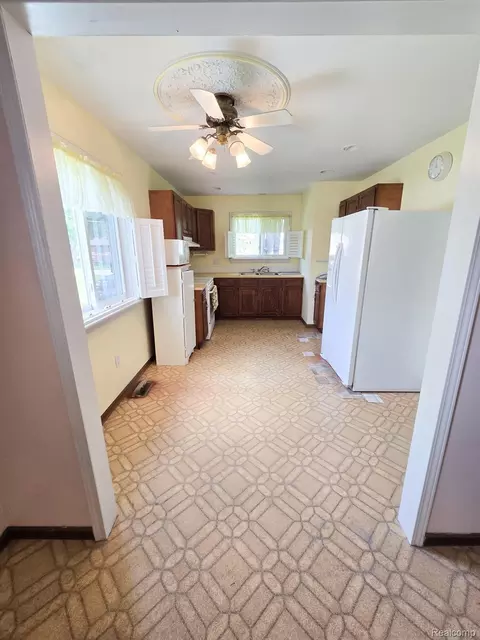 Kitchen - 12929 Matthews St, Carleton, MI 48117 photo 6 of 7