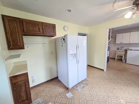 Kitchen - 12929 Matthews St, Carleton, MI 48117 photo 2 of 7