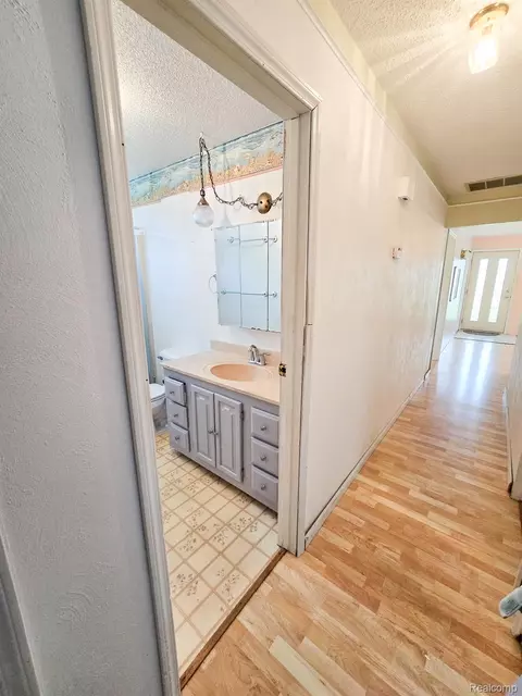 Entry Way - 12929 Matthews St, Carleton, MI 48117 photo 4 of 5