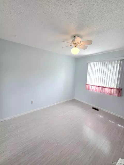 Bedroom - 12929 Matthews St, Carleton, MI 48117 photo 2 of 7