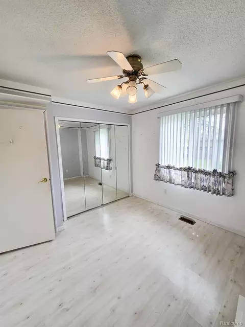 Bedroom - 12929 Matthews St, Carleton, MI 48117 photo 4 of 7