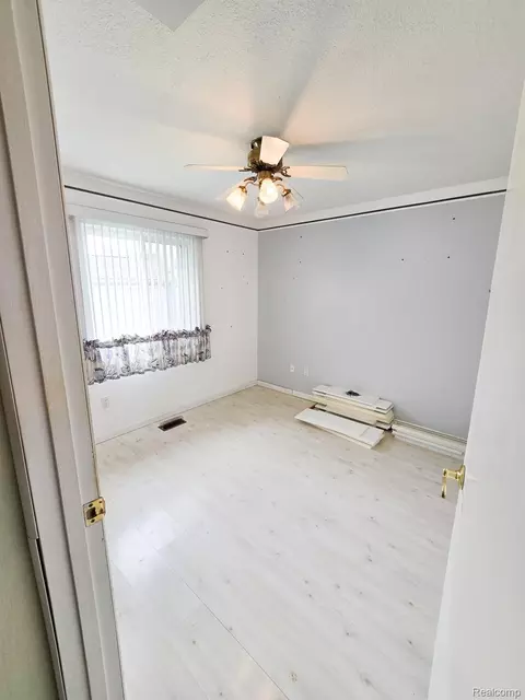 Bedroom - 12929 Matthews St, Carleton, MI 48117 photo 5 of 7