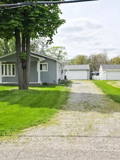 Exterior - 12929 Matthews St, Carleton, MI 48117 photo 1 of 12
