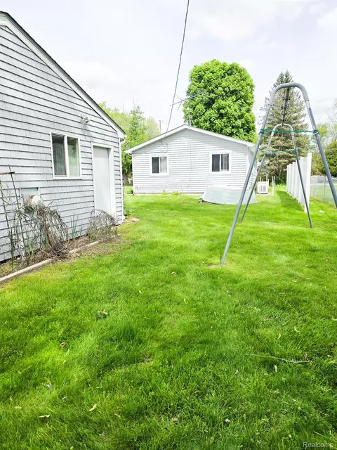 Exterior - 12929 Matthews St, Carleton, MI 48117 photo 8 of 12