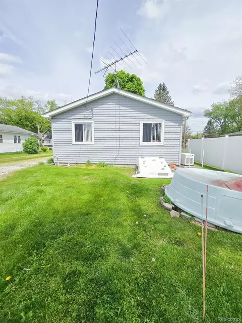 Exterior - 12929 Matthews St, Carleton, MI 48117 photo 6 of 12
