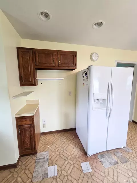 Kitchen - 12929 Matthews St, Carleton, MI 48117 photo 3 of 7