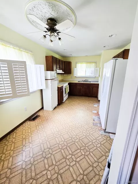 Kitchen - 12929 Matthews St, Carleton, MI 48117 photo 7 of 7