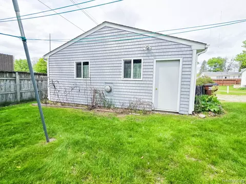 Exterior - 12929 Matthews St, Carleton, MI 48117 photo 3 of 12