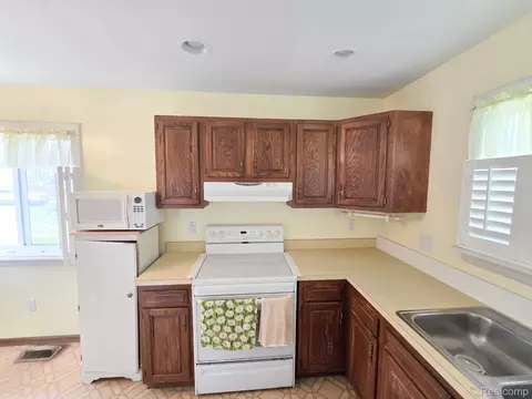 Kitchen - 12929 Matthews St, Carleton, MI 48117 photo 1 of 7