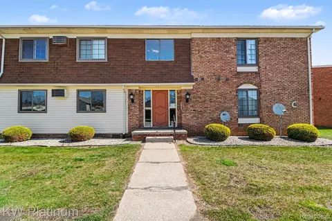1900 River Rd #C5, Marysville, MI 48040