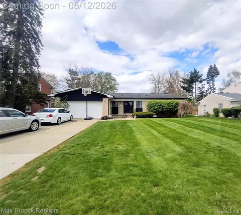 17060 Jeanette St, Southfield, MI 48075