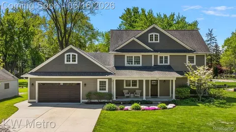 215 Lexington Blvd, Royal Oak, MI 48073