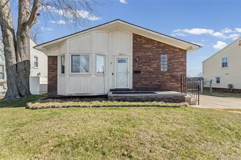 29010 Taylor St, Saint Clair Shores, MI 48081