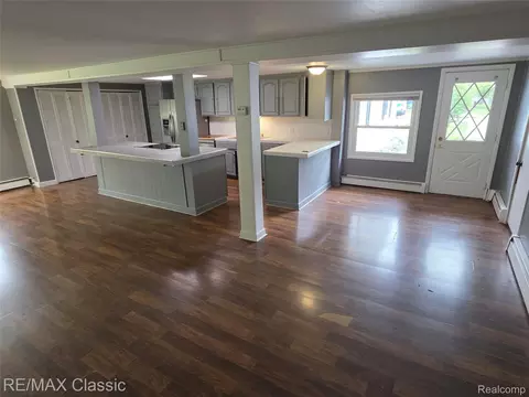Living - 726 Oda St, Davison, MI 48423 photo 1 of 7