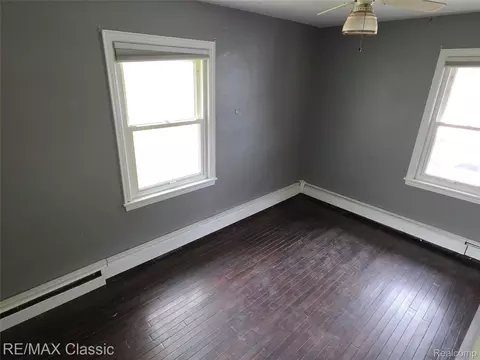 Bedroom - 726 Oda St, Davison, MI 48423 photo 2 of 5
