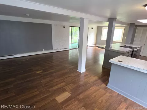 Living - 726 Oda St, Davison, MI 48423 photo 3 of 7
