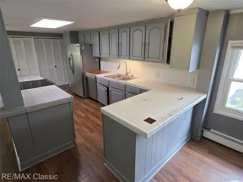 Kitchen - 726 Oda St, Davison, MI 48423 photo 2 of 9
