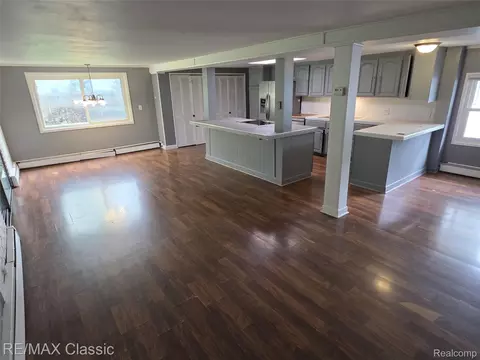 Living - 726 Oda St, Davison, MI 48423 photo 2 of 7