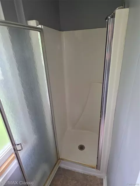 Bath - 726 Oda St, Davison, MI 48423 photo 1 of 2