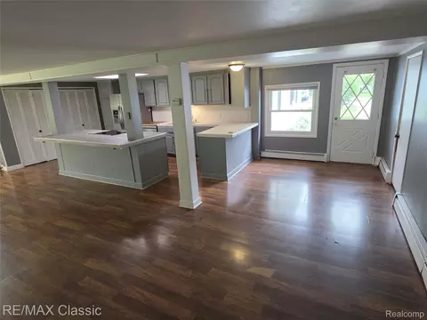 Living - 726 Oda St, Davison, MI 48423 photo 4 of 7