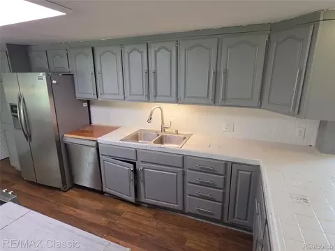 Kitchen - 726 Oda St, Davison, MI 48423 photo 6 of 9