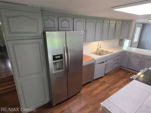 Kitchen - 726 Oda St, Davison, MI 48423 photo 8 of 9