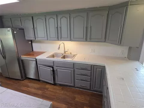 Kitchen - 726 Oda St, Davison, MI 48423 photo 5 of 9