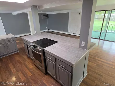Kitchen - 726 Oda St, Davison, MI 48423 photo 7 of 9