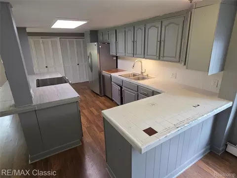 Kitchen - 726 Oda St, Davison, MI 48423 photo 3 of 9