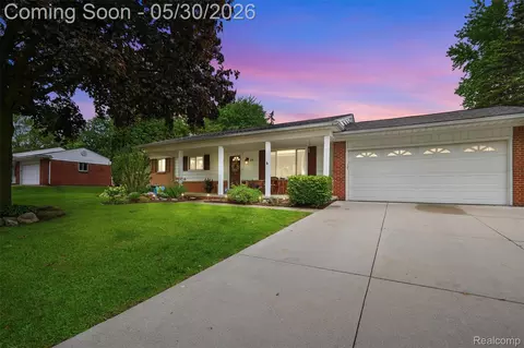 184 Carter Dr, Troy, MI 48098