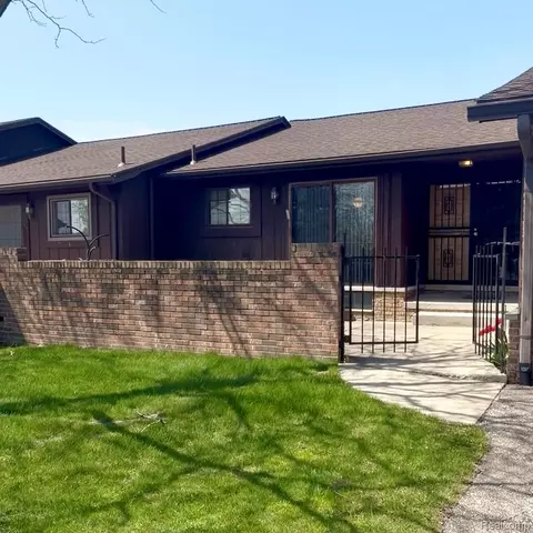 26433 Summerdale Dr, Southfield, MI 48033
