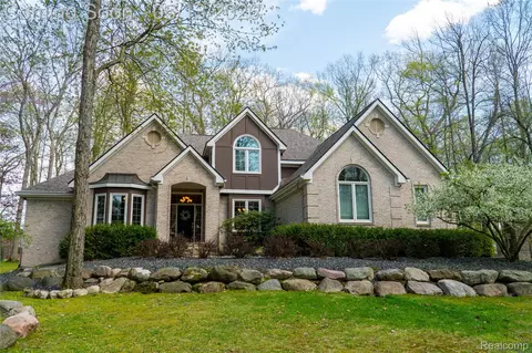 157 Winding Woods Trl, Brighton, MI 48114