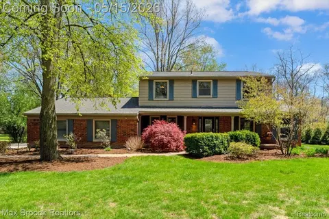 5939 Dunmore Dr, West Bloomfield, MI 48322