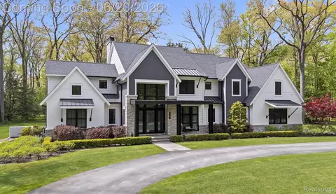 5200 Windingwood Dr, Bloomfield Hills, MI 48302