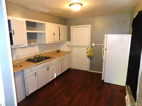 Kitchen - 722 Barrie Ave, Flint, MI 48507 photo 1 of 1