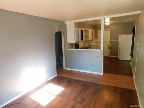 Living - 722 Barrie Ave, Flint, MI 48507 photo 1 of 2