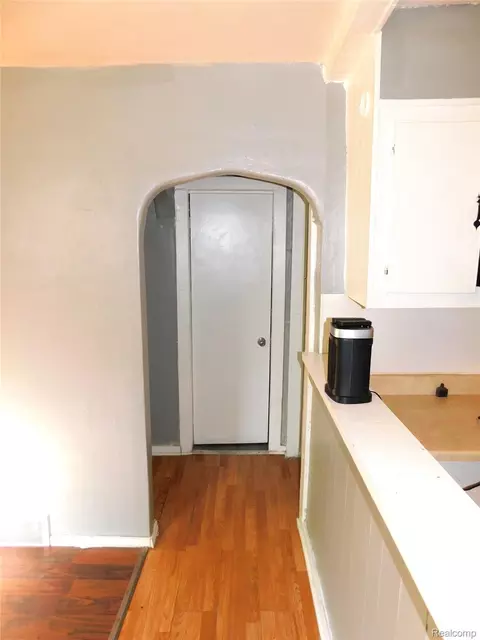 Entry Way - 722 Barrie Ave, Flint, MI 48507 photo 1 of 1