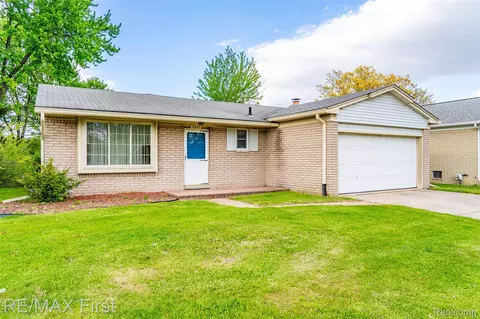2861 Franklin Park Dr, Sterling Heights, MI 48310