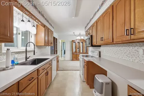Kitchen - 5457 N Seymour Rd, Flushing, MI 48433 photo 4 of 4