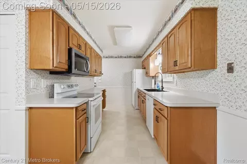 Kitchen - 5457 N Seymour Rd, Flushing, MI 48433 photo 1 of 4