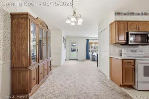 Entry Way - 5457 N Seymour Rd, Flushing, MI 48433 photo 2 of 2