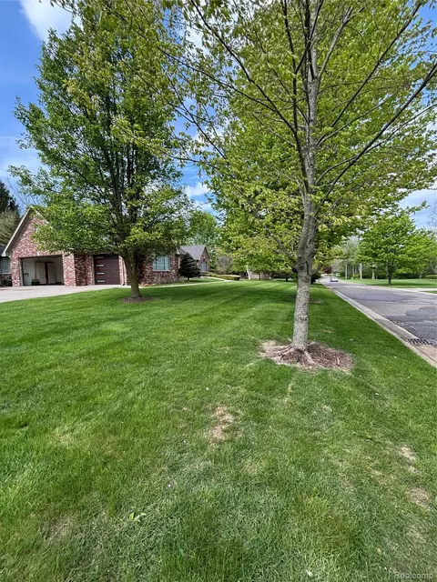 Exterior - 9035 N Island Dr, Flushing, MI 48433 photo 2 of 3
