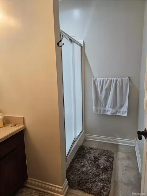 Bath - 9035 N Island Dr, Flushing, MI 48433 photo 3 of 4