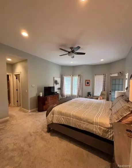 Bedroom - 9035 N Island Dr, Flushing, MI 48433 photo 1 of 7