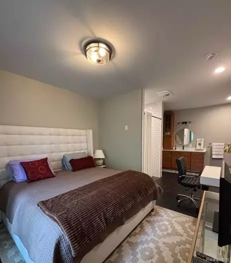 Bedroom - 9035 N Island Dr, Flushing, MI 48433 photo 4 of 7